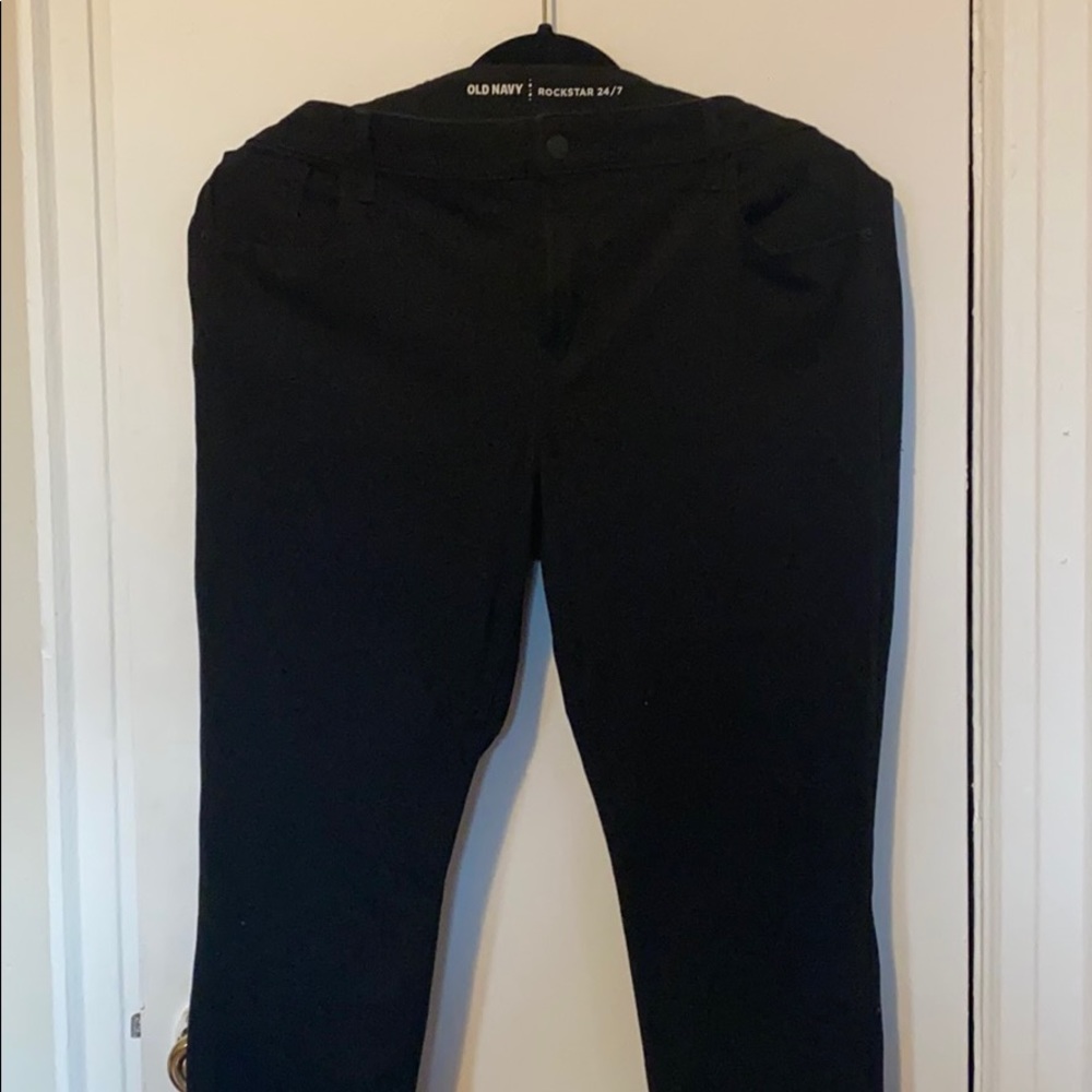 Size 16 black rockstar jeans old navy. Worn once.